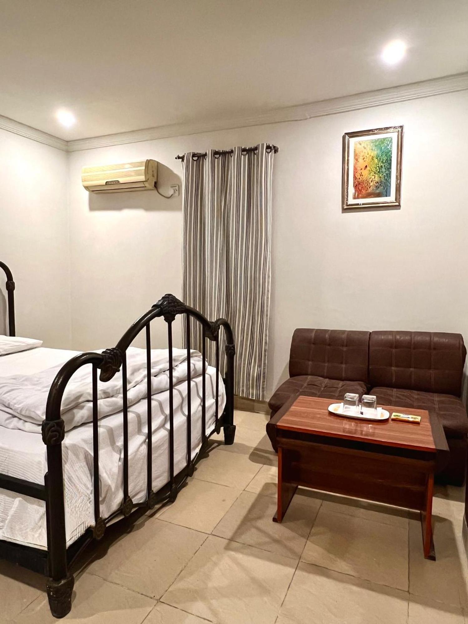 Hotel Babar House Fajsalabad Zewnętrze zdjęcie